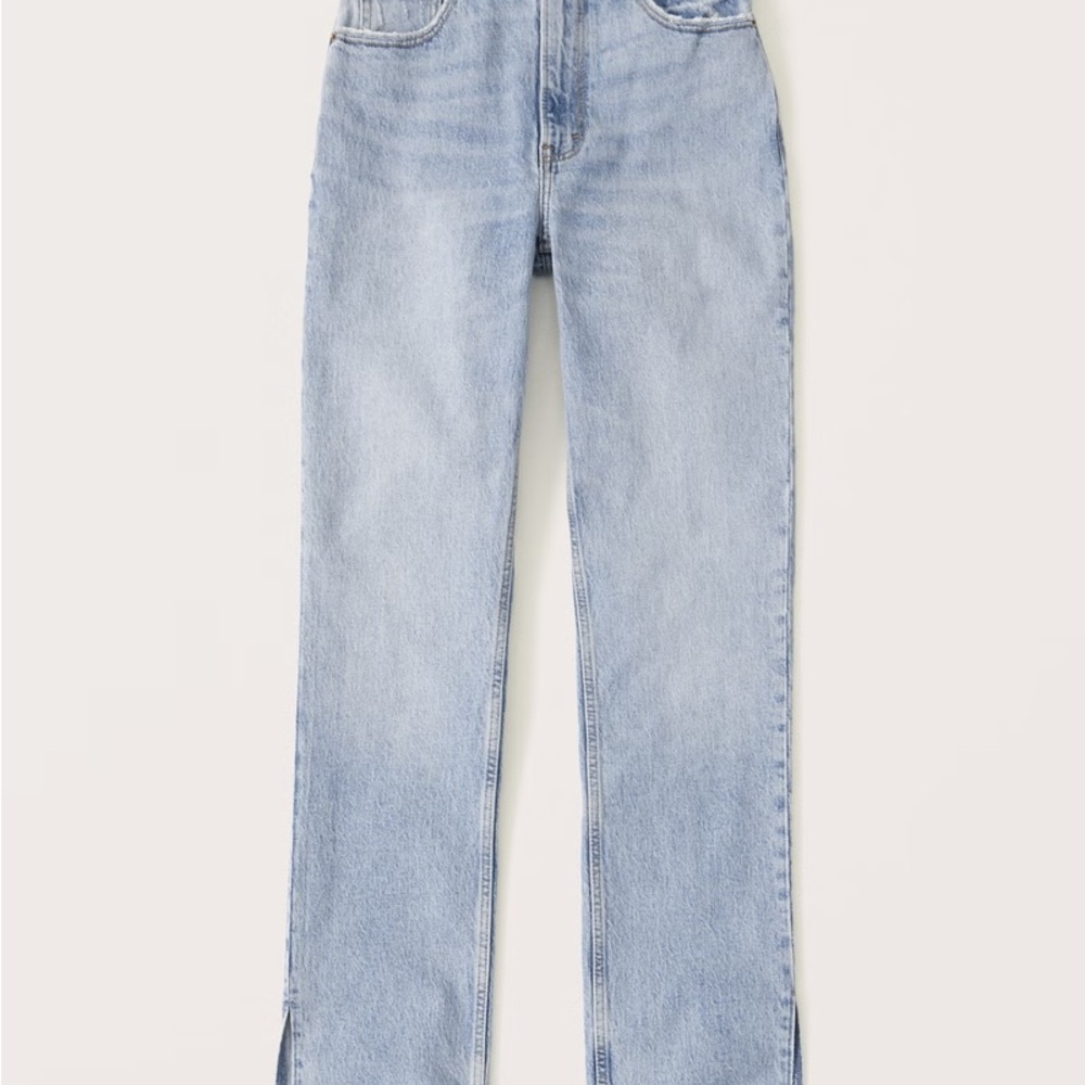 Abercrombie & Fitch
The 90, Straight Ultra High Rise Curve Love 
Size 25 XS